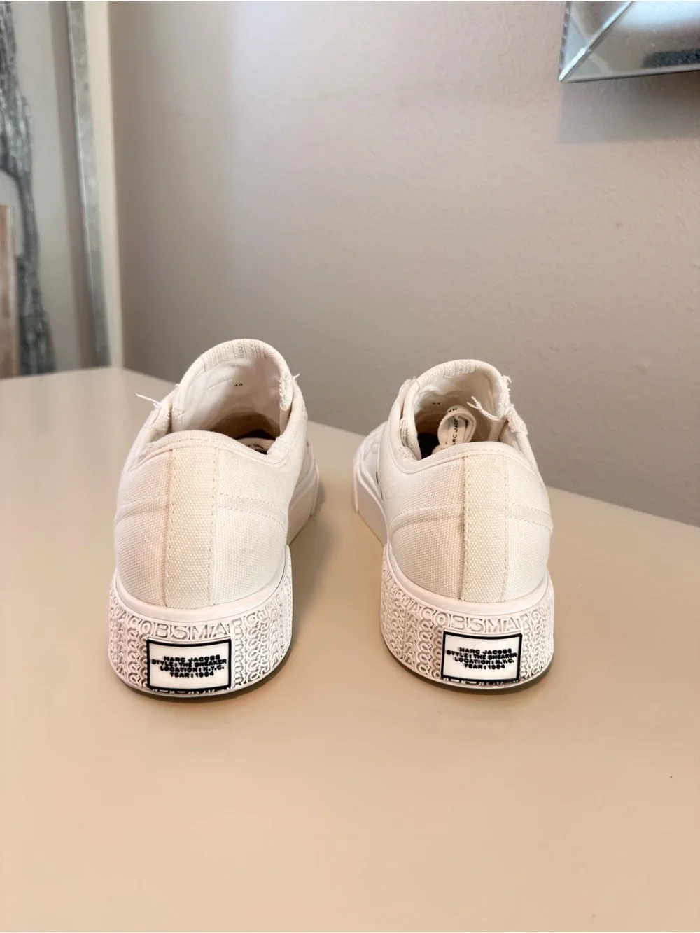 NEW Marc Jacobs White Canvas Low-Top Sneakers